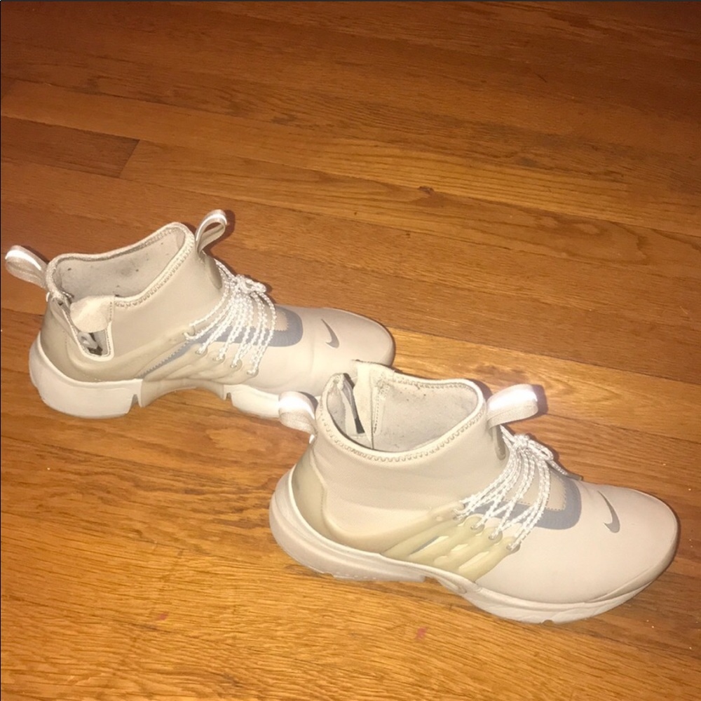 Tan Nike presto